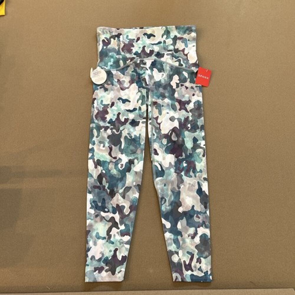 Spanx Medium Booty Boost Active Printed ⅞ Leggings Painted Camo Pink Multi n